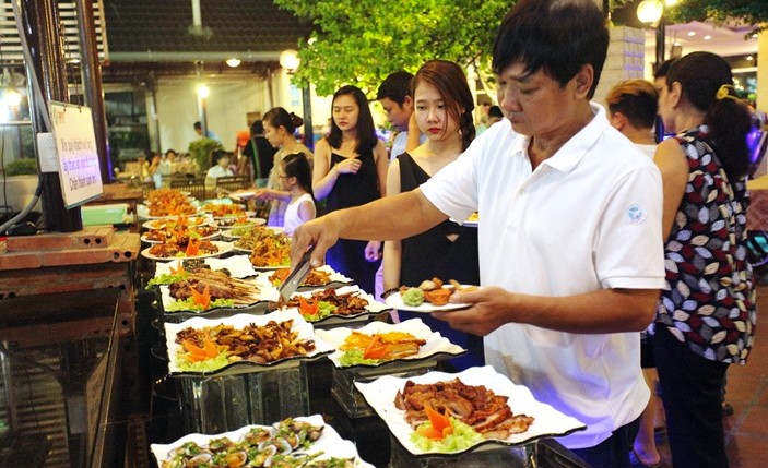 Buffet Dìn Ký Nguyễn Trãi